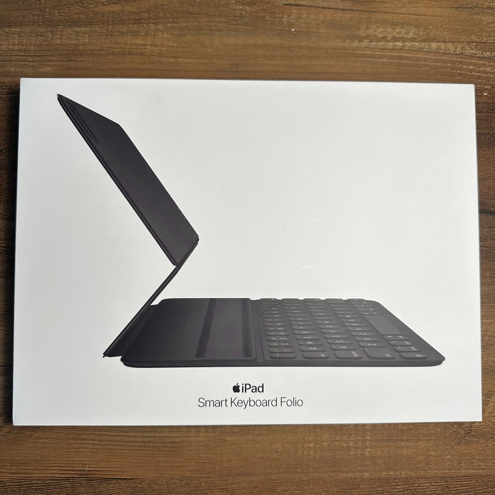 iPad 11 pro Smartfolio keyboard case, barely used and in great condition!!!